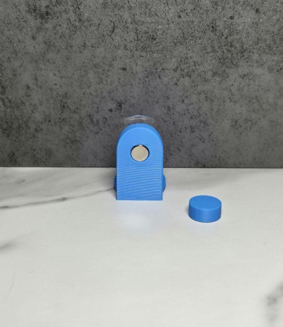 Tiny Sling Jumping Spider water station, Magnetic, 2ml,includes 2 water Wicks! (The Oasis by Spider Enchantments)