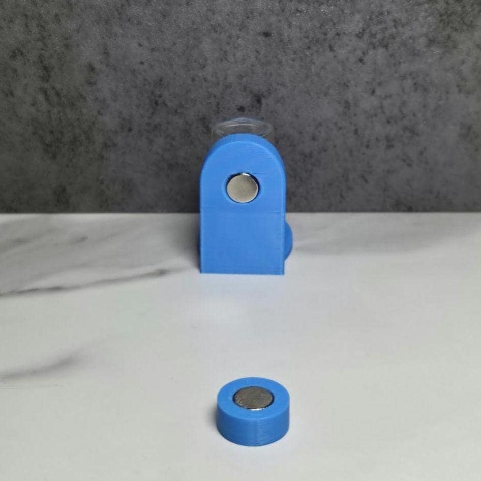 Tiny Sling Jumping Spider water station, Magnetic, 2ml,includes 2 water Wicks! (The Oasis by Spider Enchantments)